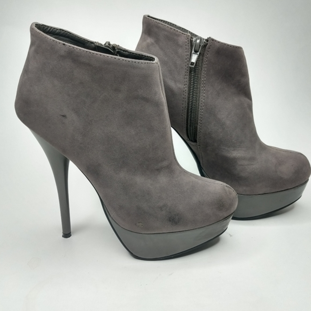 Bamboo 5.5 Gray Zip Up Heeled Ankle Booties